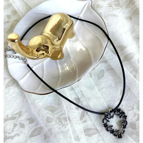 Women's Fashion Cord Necklace with Metallic Wreath Pendant Charm - Picture 4 of 4